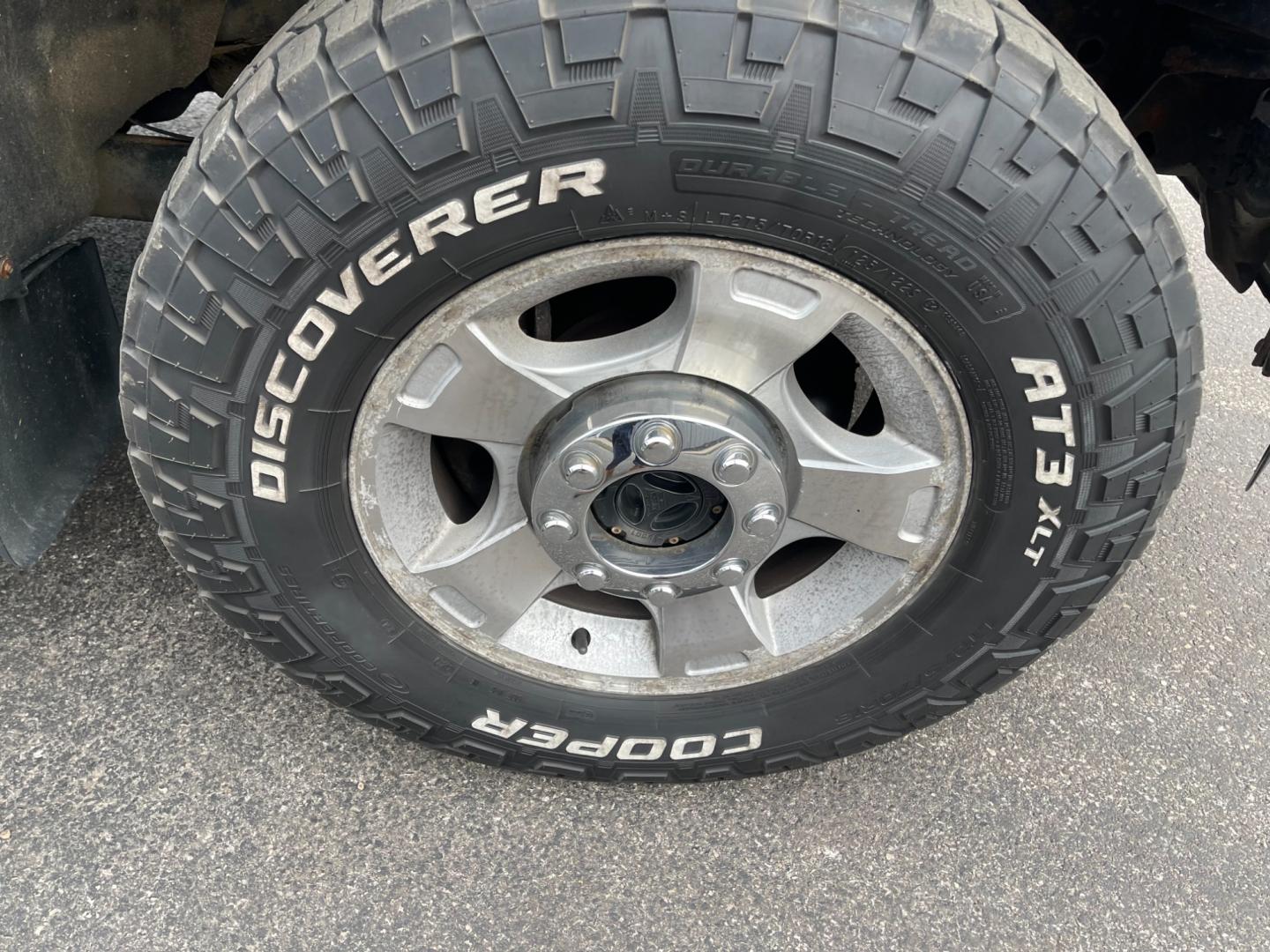 2015 Blue /Gray Ford F-350 SD XLT SuperCab Long Bed 4WD (1FT8X3B68FE) with an 6.2L V8 OHV 16V engine, 6-Speed Automatic transmission, located at 11115 Chardon Rd. , Chardon, OH, 44024, (440) 214-9705, 41.580246, -81.241943 - This 2015 Ford F-350 XLT Supercab 4WD, equipped with a robust 6.2L V8 engine and a 6-speed automatic transmission, offers substantial power and capability, suited for both work and recreational towing needs. It ensures driver comfort with a power driver's seat and power-adjustable pedals, coupled wi - Photo#4